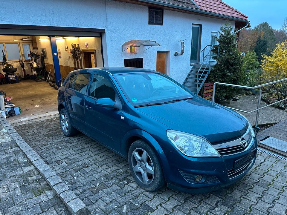 Opel Astra H in Rhönblick