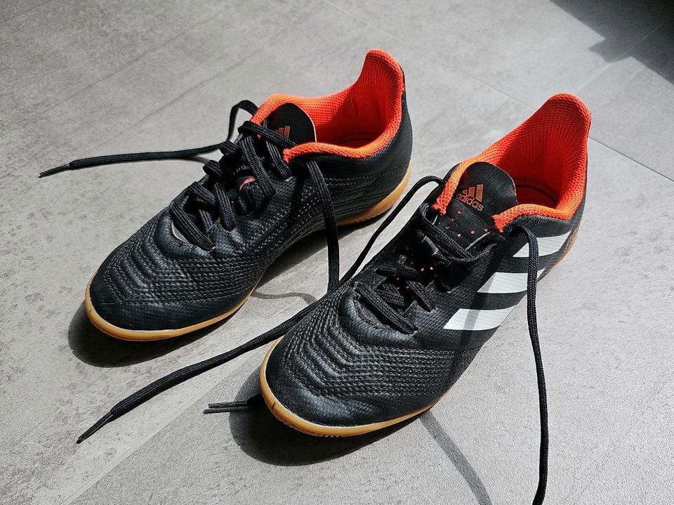 Fussballschuhe, adidas Gr. 33, Top Zustand in Northeim