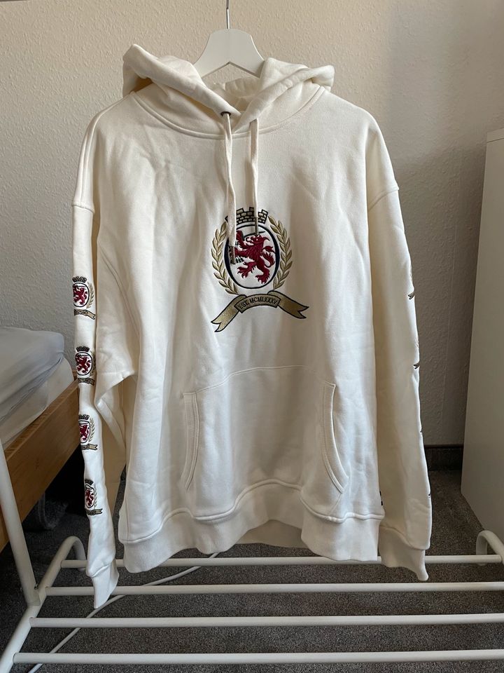 Tommy Jeans Hoodie XL Capsule Collection 6.0 in Solingen