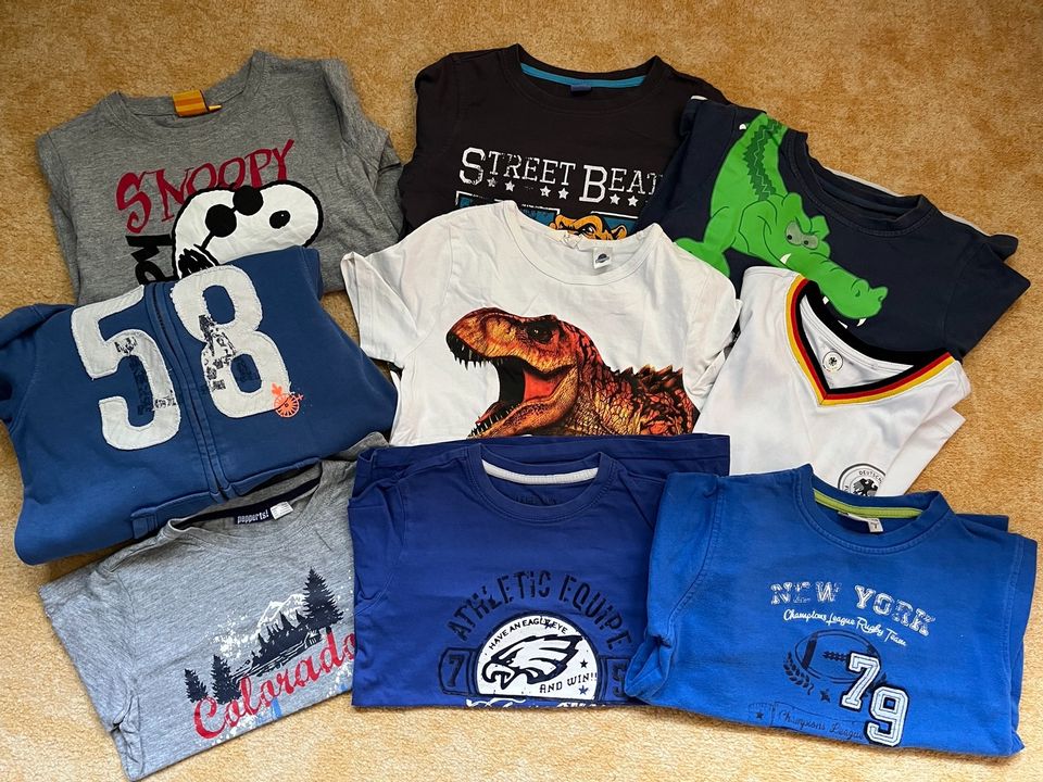 Paket: T-Shirt, Pullover, Langarmshirts, Sweater, Grösse 122 in Bremen