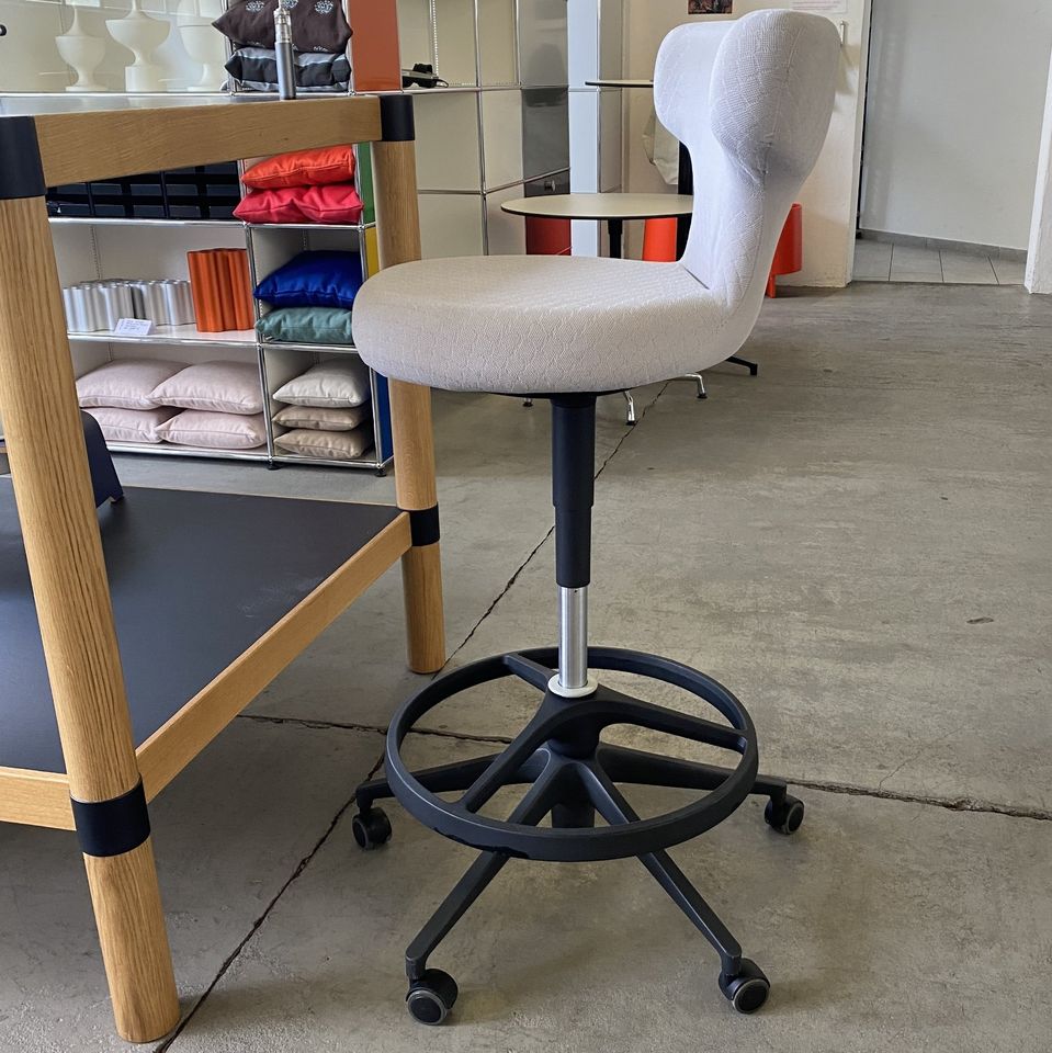 Vitra – Pivot High Stool – hellgrau – gebrauchte Designermöbel in Havixbeck