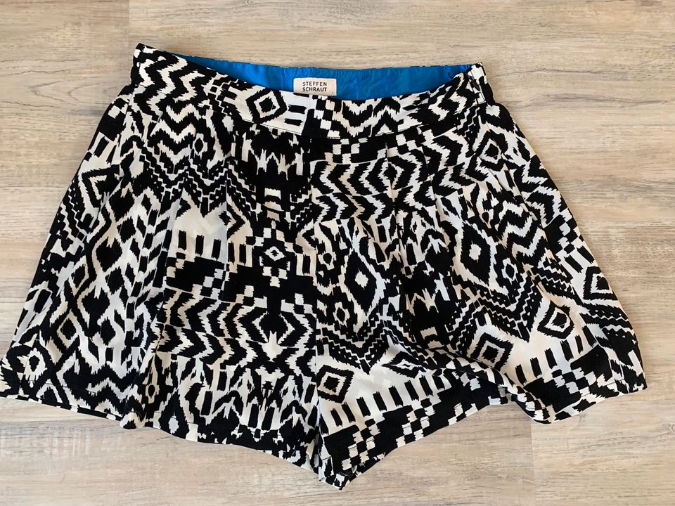 Steffen Schraut Azteken Stoffhose Shorts schwarz weiß boho S in Waldbrunn