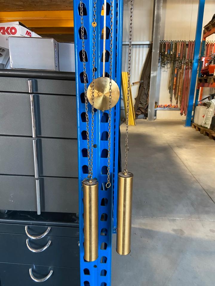 Pendelschlag Wanduhr Holz alt antik geschnitzt mit Gewichten in München