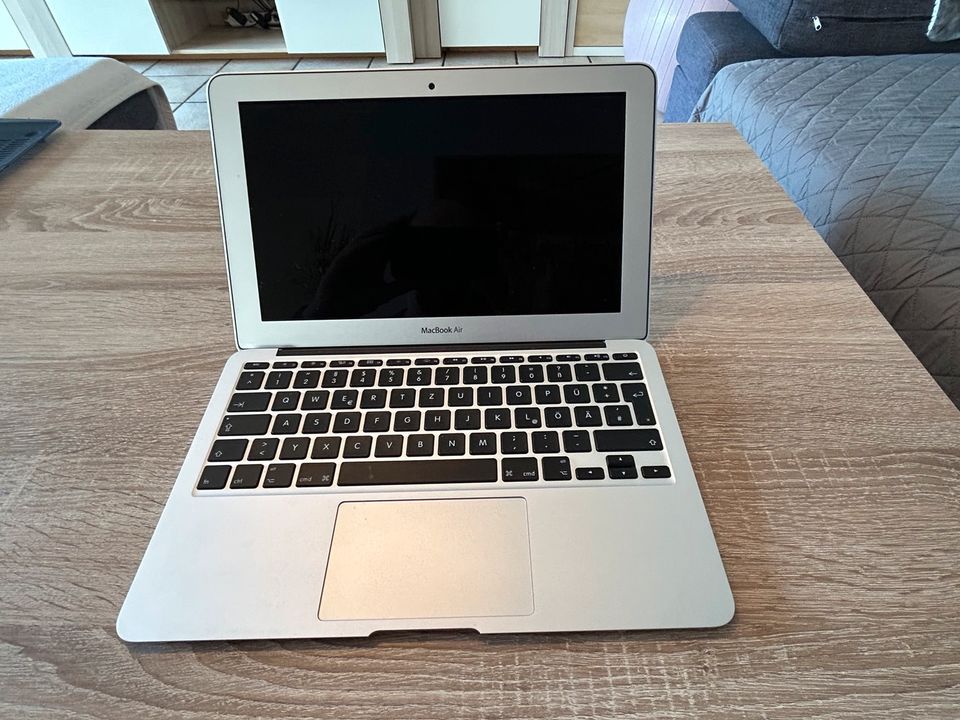 MacBook Air 2014 11 Zoll 4GB Ram 128GB SSD in Düsseldorf