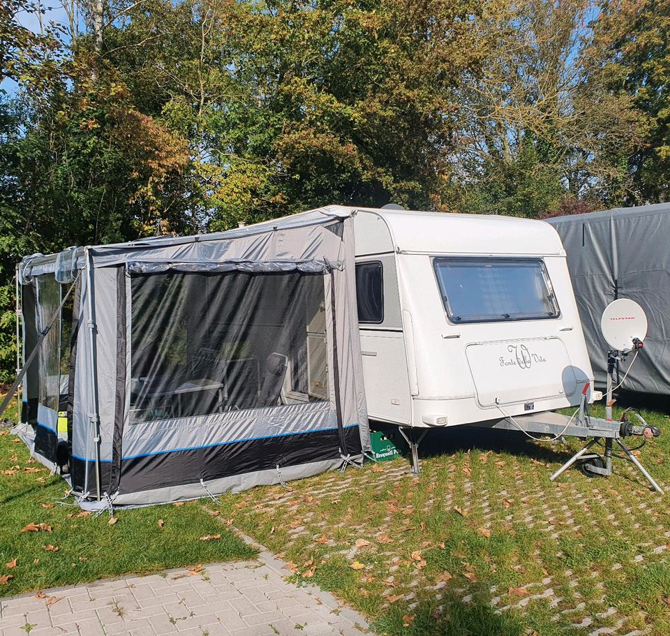 Wohnwagen Knaus 475 mit kompletter Campingausrüstung in Netphen