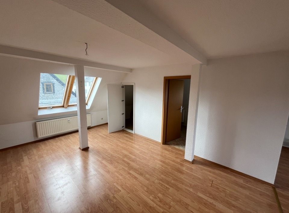 Vermiete 3-4 Raum Wohnung Zentrum 09235 Burkhardtsdorf ca 94 m2 in Burkhardtsdorf