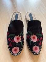 Zara Mules Blumen schwarz Neu Friedrichshain-Kreuzberg - Kreuzberg Vorschau