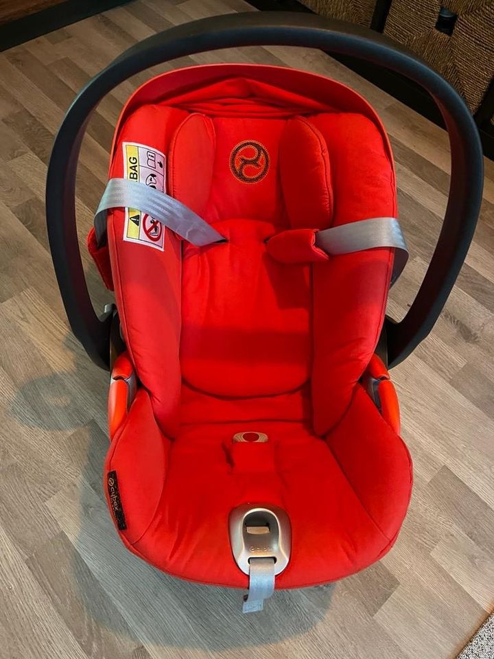 Cybex Babyschale + Isofix Basis in Bad Wildungen