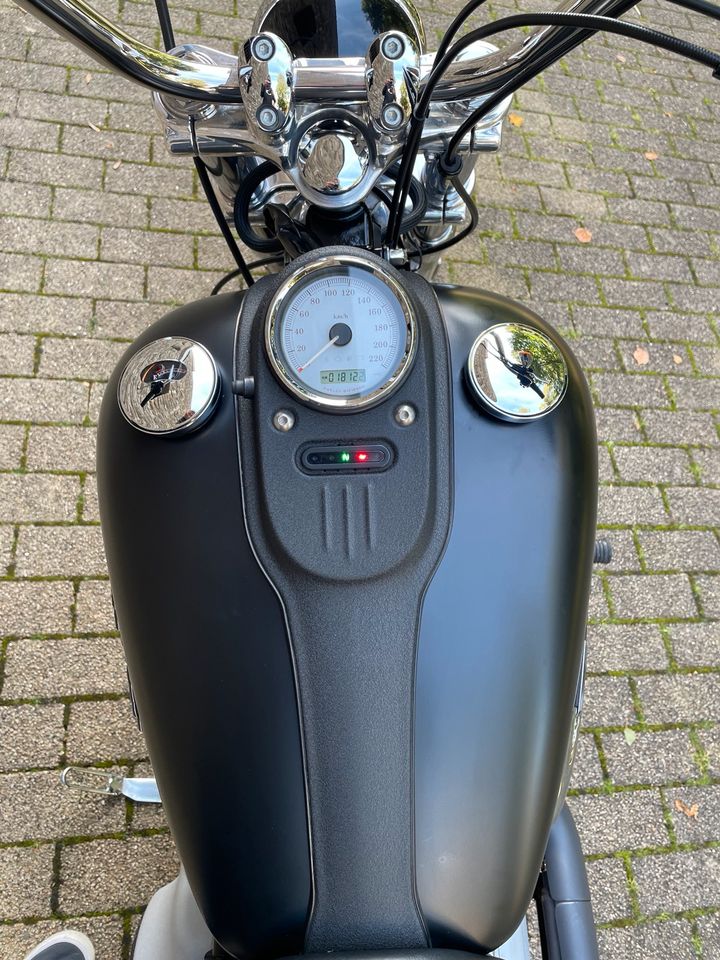 Harley Davidson Street Bob FXDB 1.Hand 18.200 km Dyna Streetbob in Sangerhausen