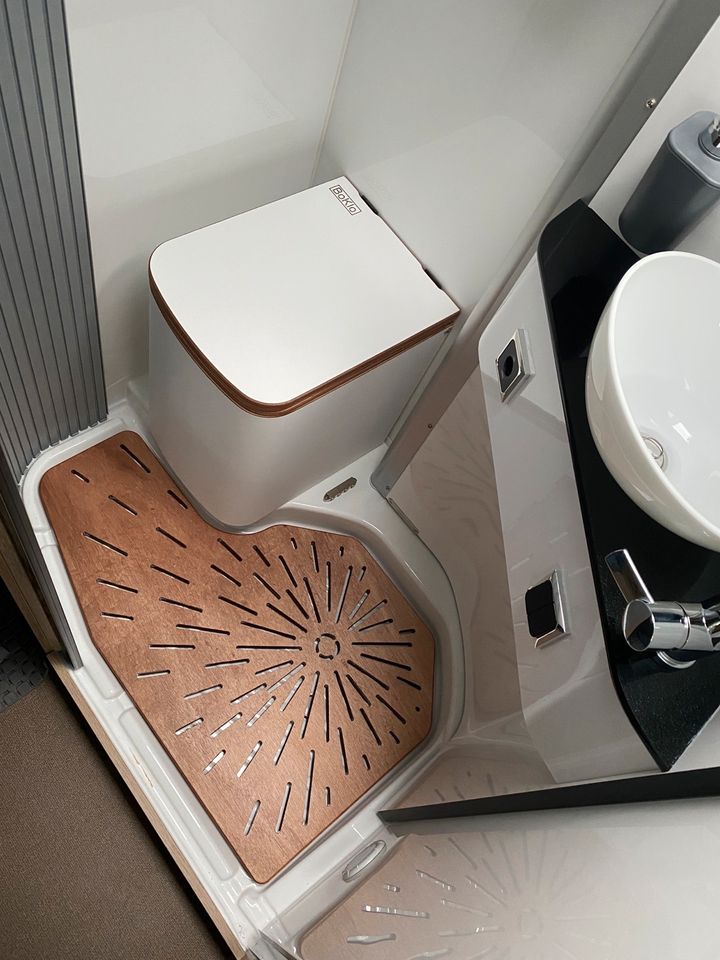 Einbau BoKlo Trenntoiletten, Toiletten Camping, Einbau schwenkbare Trenntoilette, Herstellung & Einbau durch BoKlo Trenntoiletten Manufaktur in Wuppertal