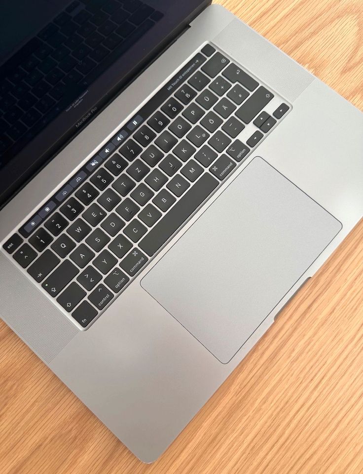 Apple MacBook Pro 16" 2019 - 2,6GHz - Intel Core i7 - 16GB in Hannover