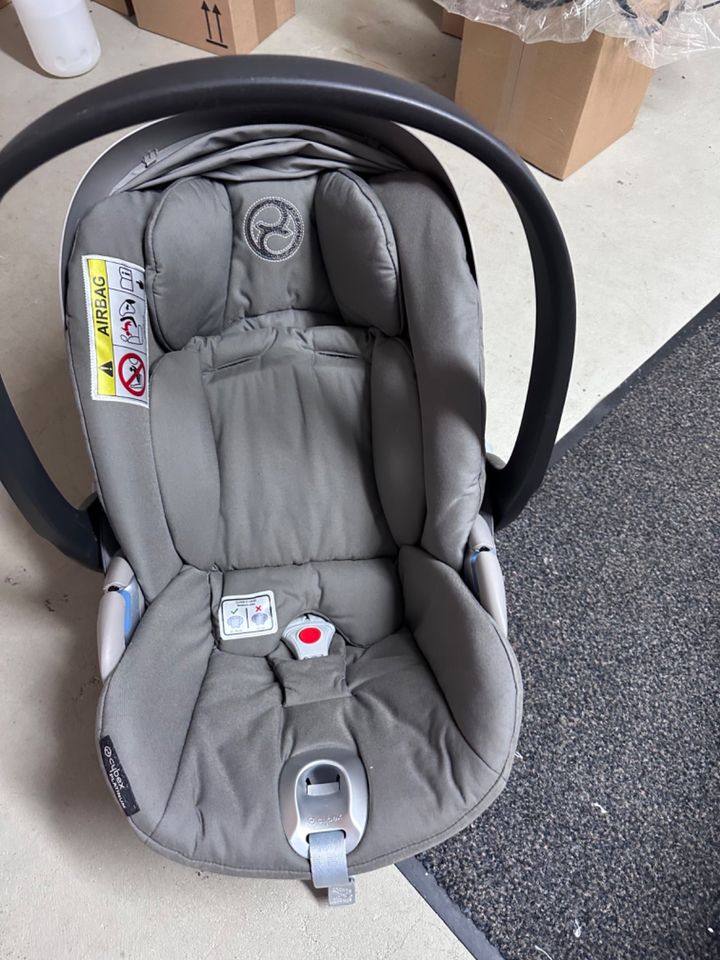 Babyschale Cybex Cloud Z i-size in Hamburg