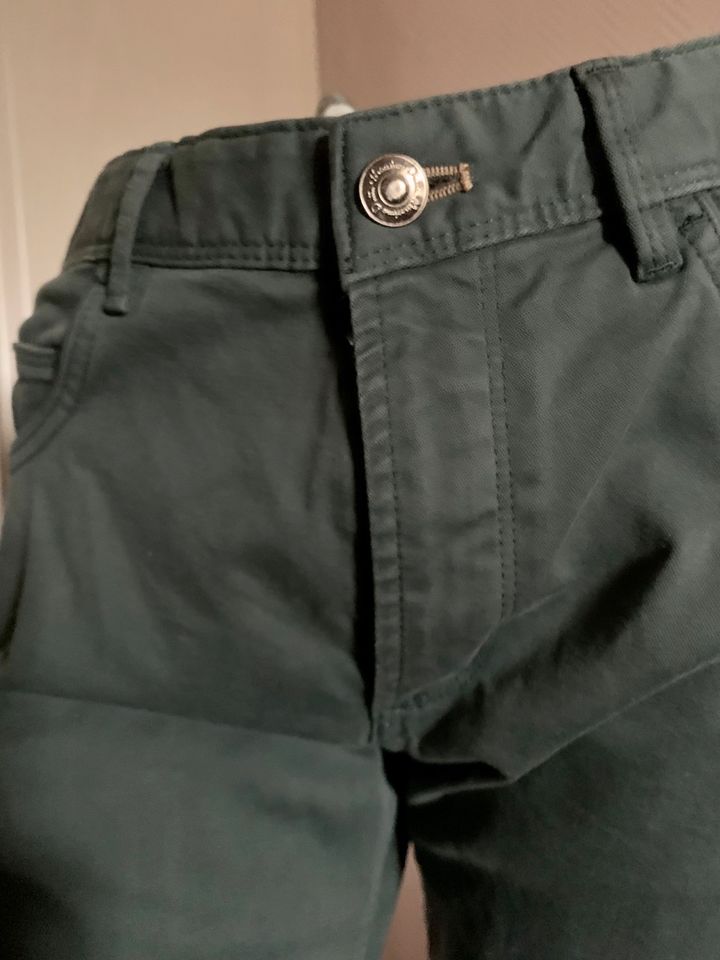 Massimo Dutti Jeans dunkelgrün Gr.40 in Temmels