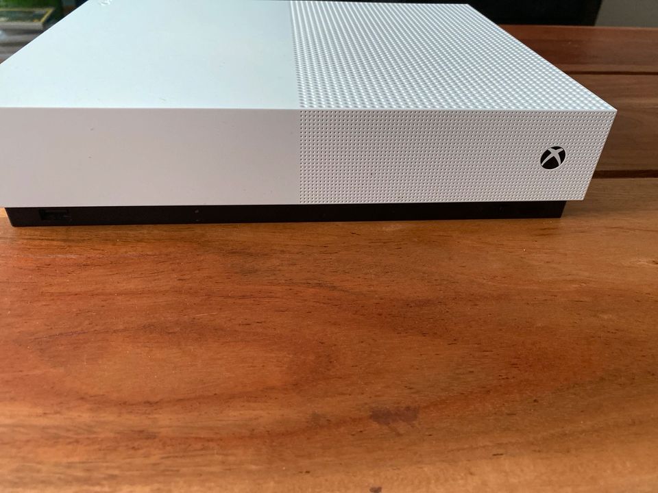 Xbox One S 1TB!!! in Paderborn