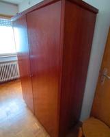 Kleiderschrank massiv schwer Braun Äteres Modell gebracht Baden-Württemberg - Heilbronn Vorschau