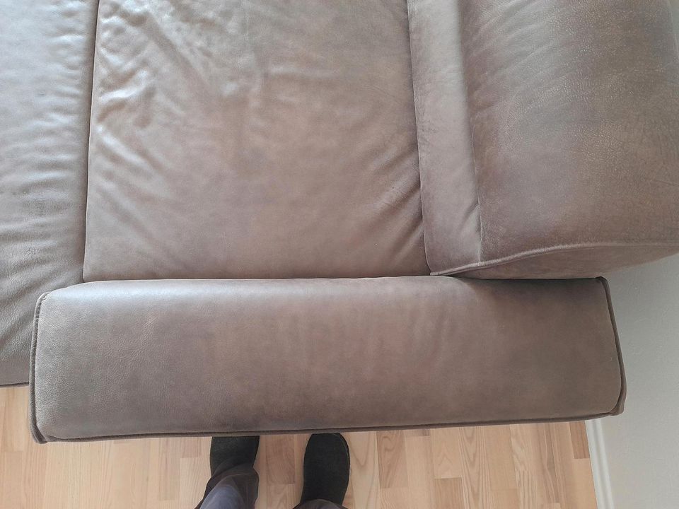 Sofa aus echtem Büffel Leder in Neuekrug