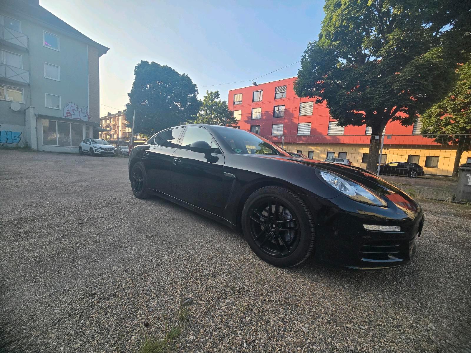 Abbildung des Autos Porsche Panamera 3.0 Die…