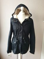 Neuwertiger schwarzer Baumwoll Parka mit Teddyfutter H&M Divided Baden-Württemberg - Schorndorf Vorschau