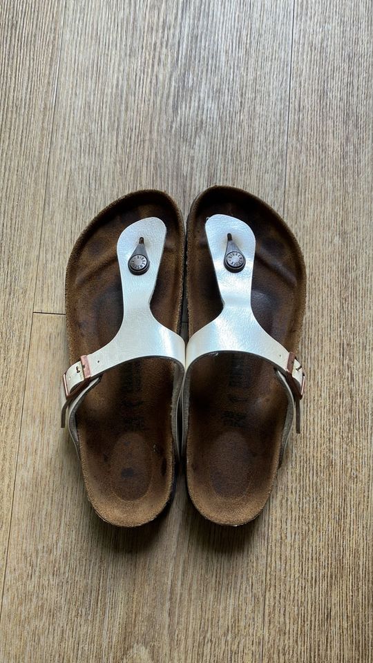 Birkenstock Gizeh Zehentrenner Gr. 38 Silber gebraucht in Pullach im Isartal