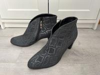Ara Stiefelette Gr.39/6 Schlangenmuster Stiefel Damenschuhe Schuh Nordrhein-Westfalen - Gelsenkirchen Vorschau