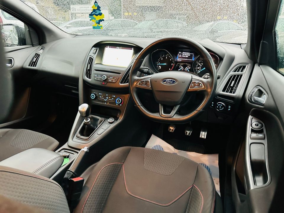 Ford Focus 1.5 TDCi Limousine ST-Line RECHTSLENKER in Saarbrücken