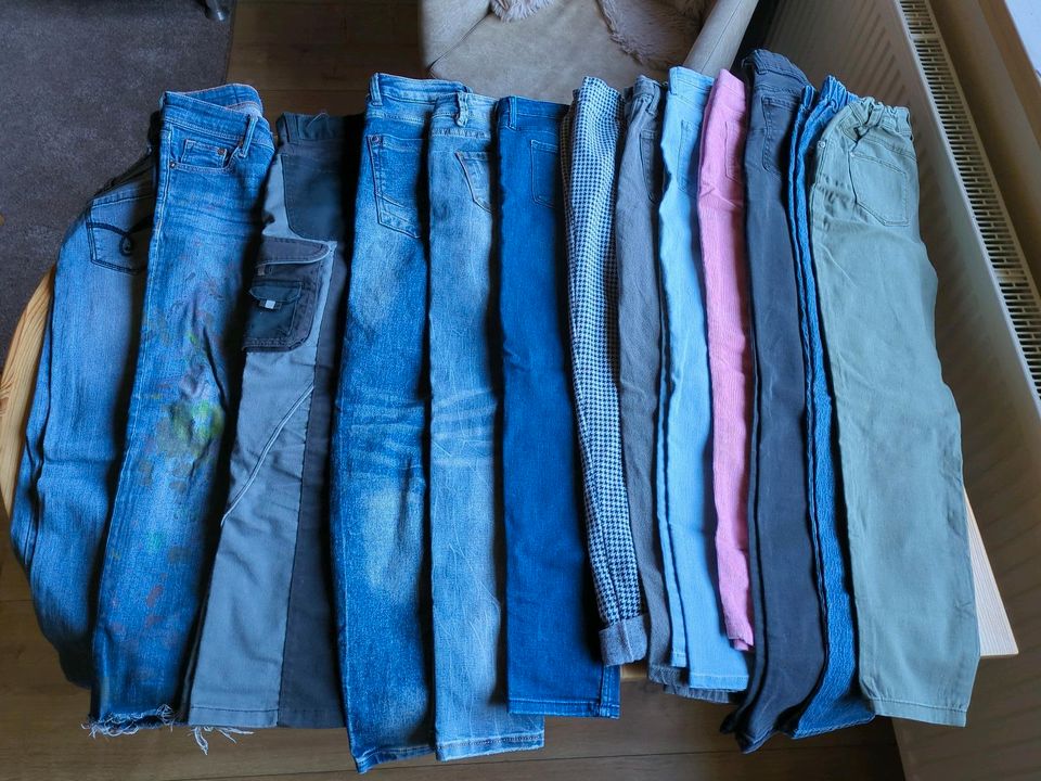 19 Mädchen Hosen Jeans für 40€ 146-152 in Moringen