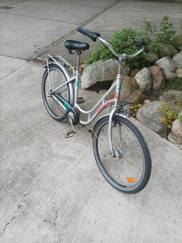 26 Zoll Damen City Bike 3 Gänge mit Lichtanlage in Berlin