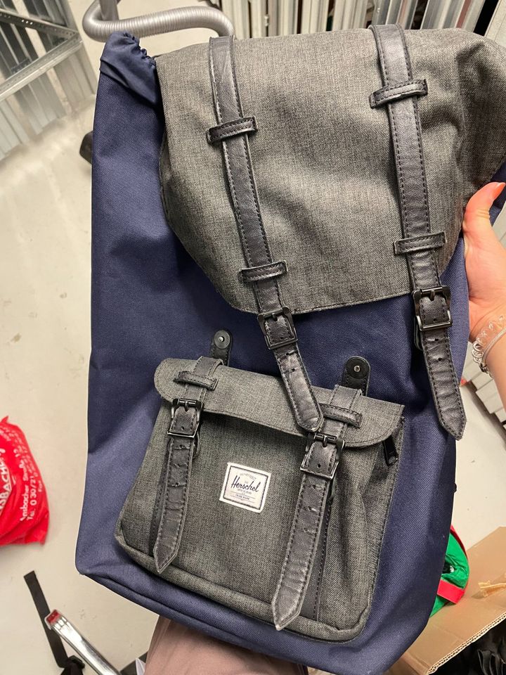 Herschel Little America Rucksack wie neu in Berlin