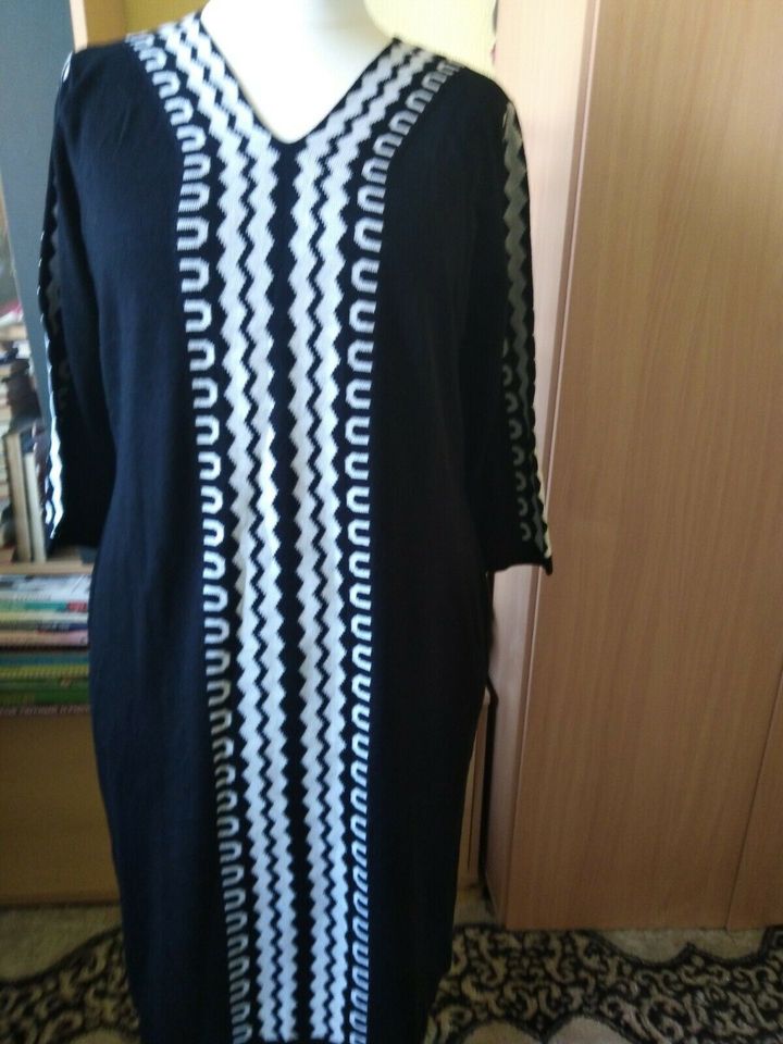 Strickkleid schwarz mit Ornamente, von Helena Vera, Gr 44 in Schwerin