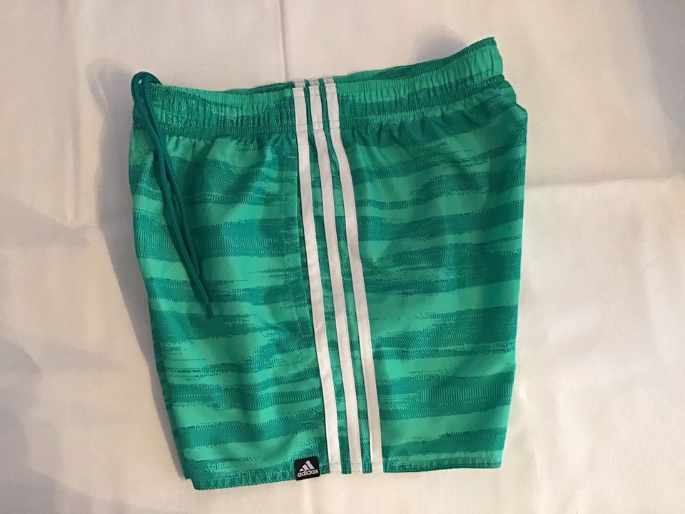 Adidas Badeshorts, Größe S in Pforzheim