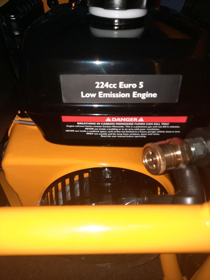 JCB Hochdruckreiniger mit Benzin Motor 7,5ps  213bar in Zeulenroda