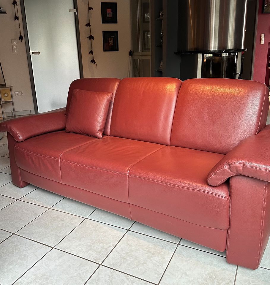 TOP Musterring Sofa Ledercouch Couch 3-Sitzer kamin-rot bordeaux in Bad Driburg