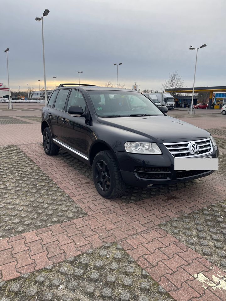 Volkswagen Touareg 2.5 tdi 2006(weitere 2300€ investiert) in Falkensee