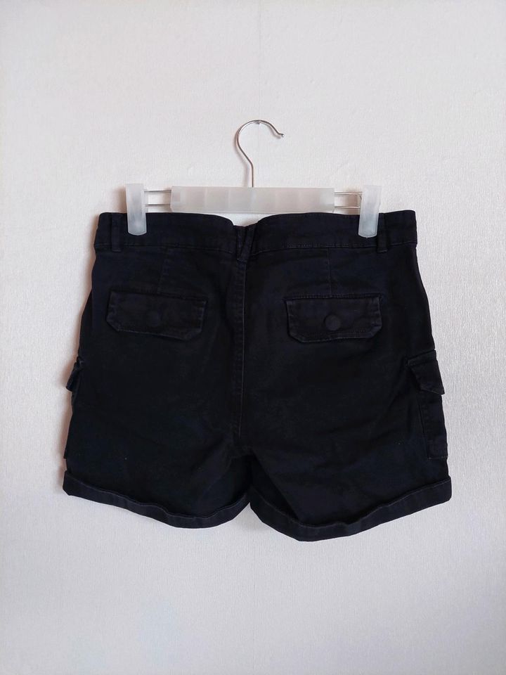 Jeans-Hose Hotpants Jeans-Shorts schwarz 34 XS in Hemmingen