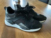 GUESS Sneaker Schuhe schwarz grau Glitzer Gr. 40 Niedersachsen - Braunschweig Vorschau