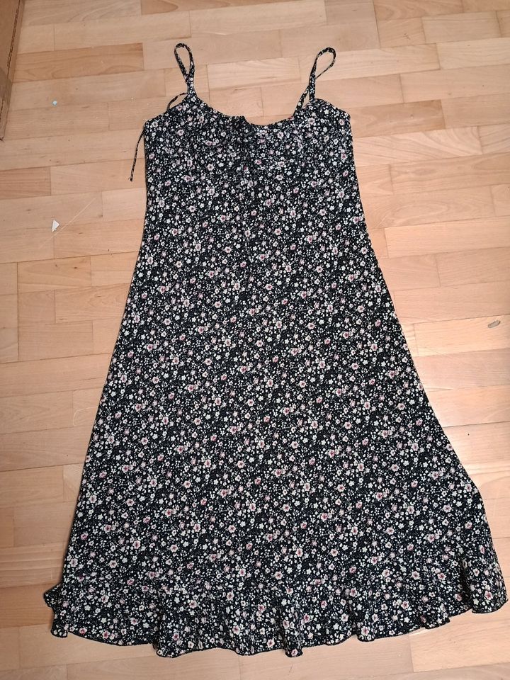 Sommerkleid mit Raffung vorne M in München