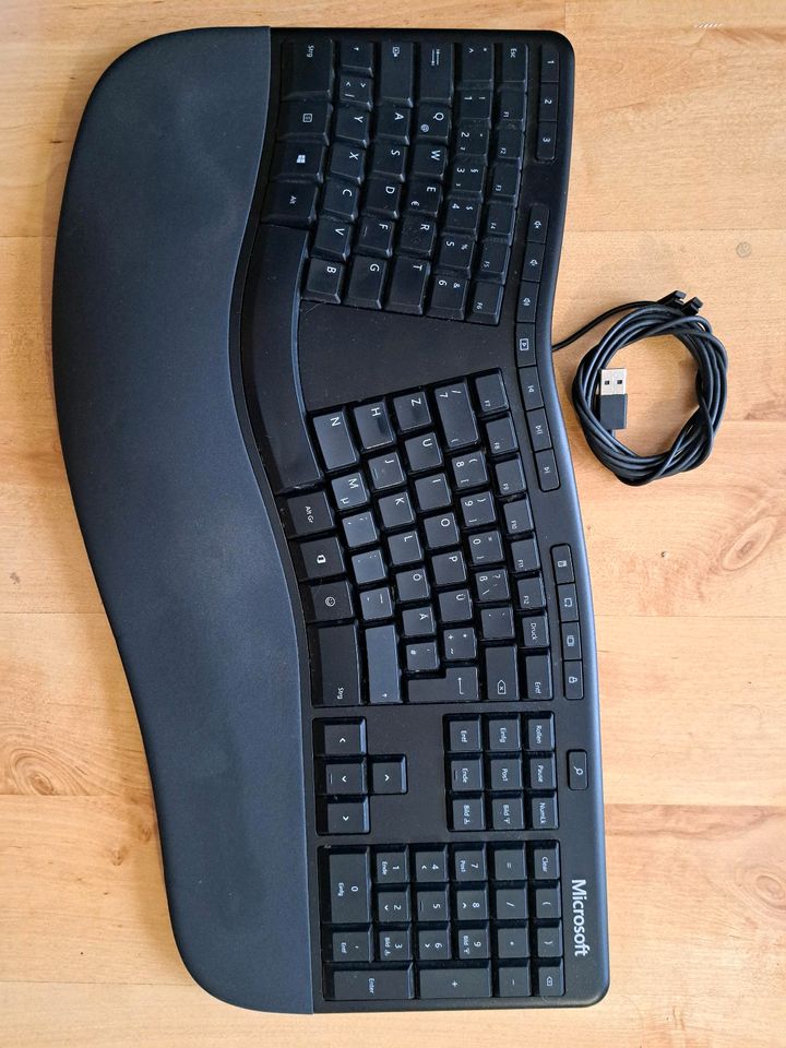 Microsoft Ergonomic USB Keyboard Tastatur (DE Layout, QWERTZ) in München