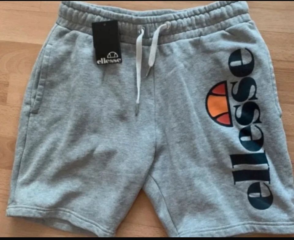 Ellesse Sommer Shorts Kurze Hose Grau Gr. XS oder 164 in Berlin