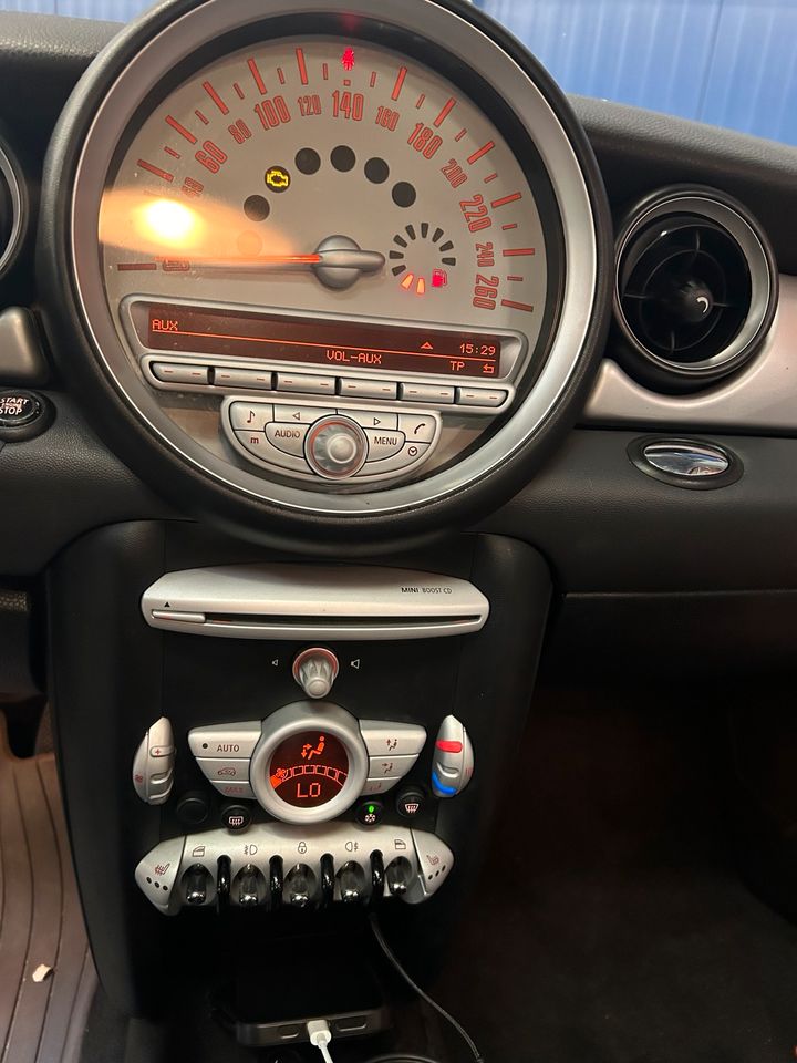 Mini Cooper 1.6 90Kw Klima Pano in Duisburg
