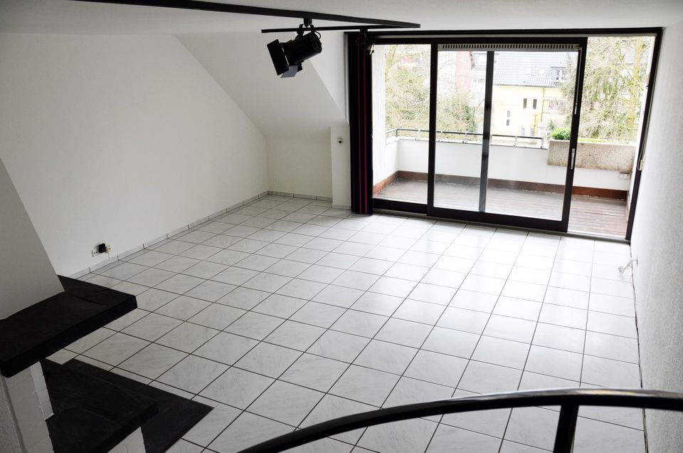 Helle 2,5-Raum-Maisonette-Wohnung mit Balkon in Düsseldorf - Sofort Frei in Düsseldorf
