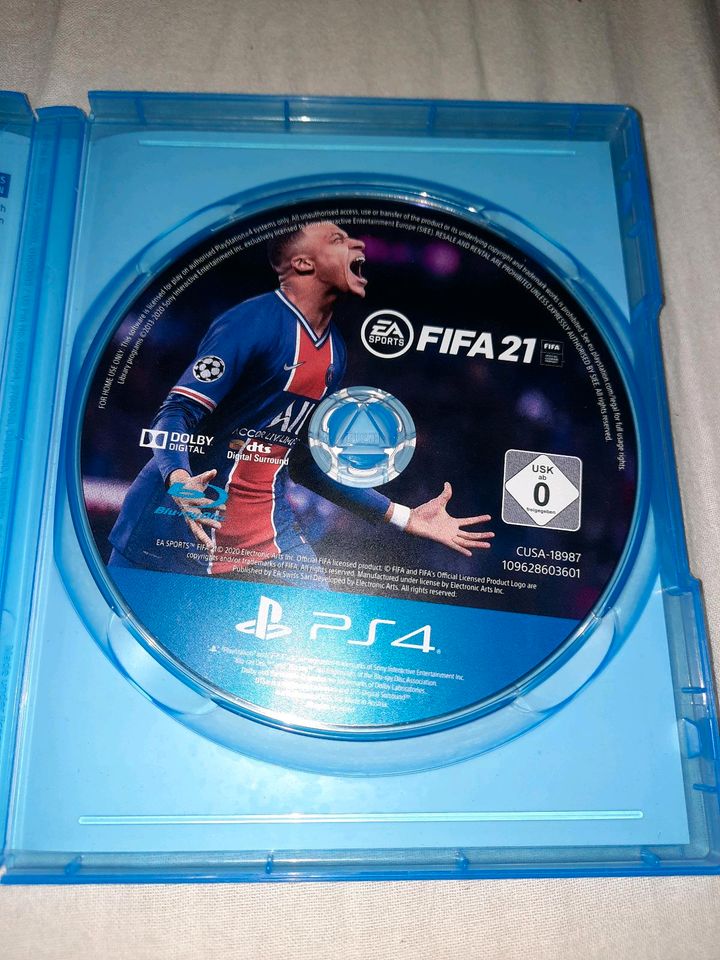 PS4 Spiel Fifa21 in Langenfeld