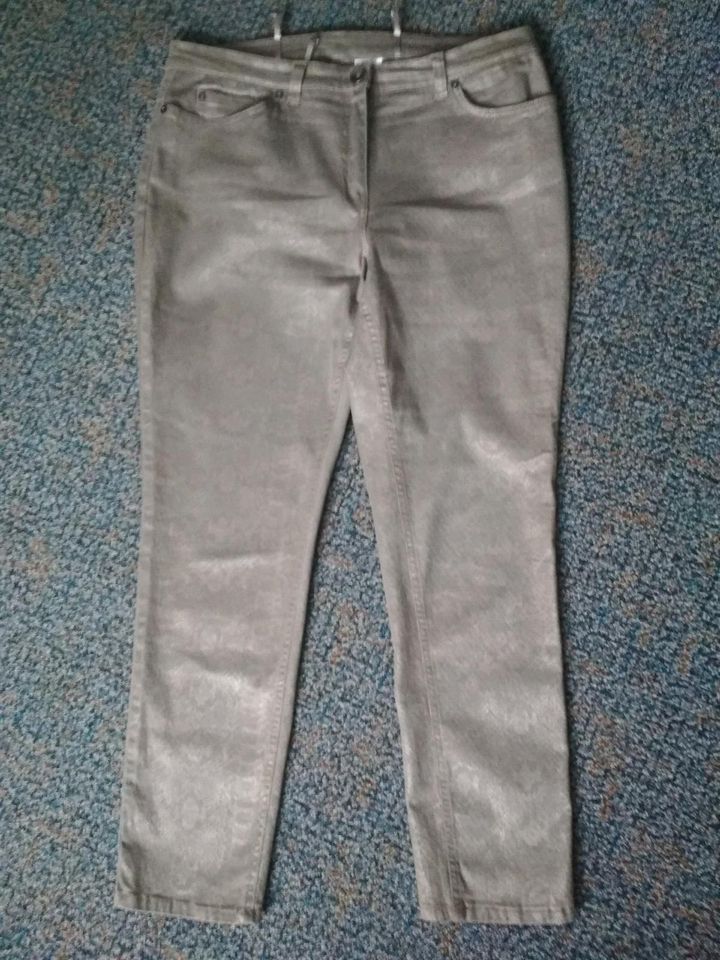Damen Gelco Jeans Hose Stretch graumetallic mit Muster Gr 46 in Wiesbaden