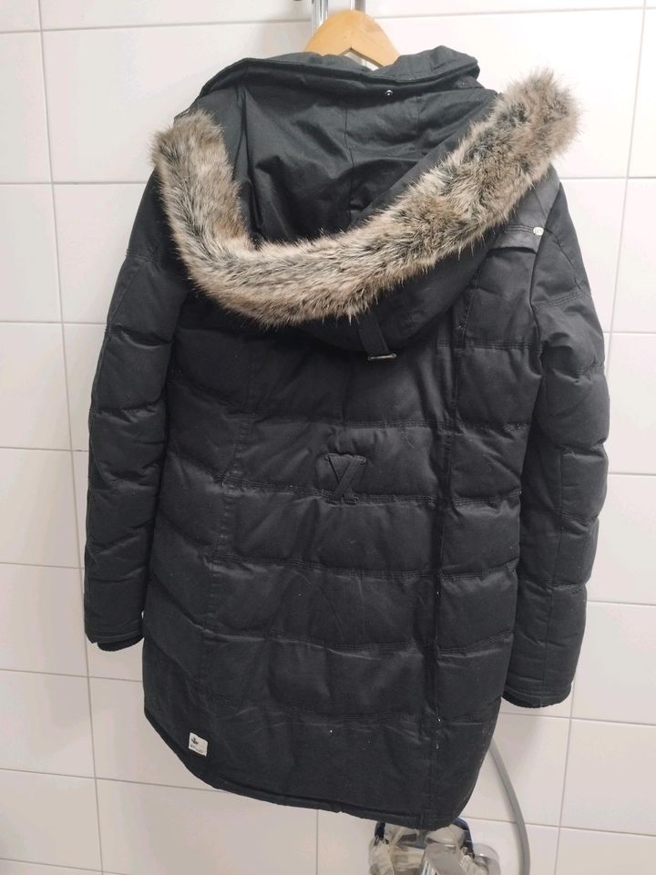 Original Khujo Winterjacke mit Kapuze in Berlin