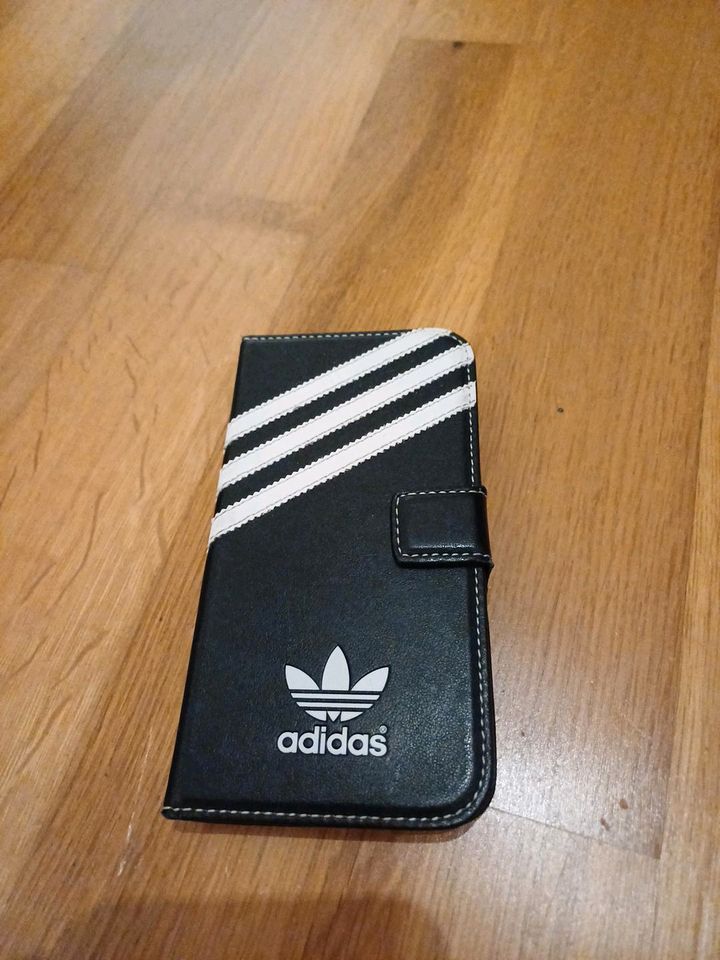 Adidas Bookcover Hülle für Samsung Galaxy S4 in Leipzig