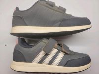 Sneaker adidas grau Streifen 28 Berlin - Pankow Vorschau