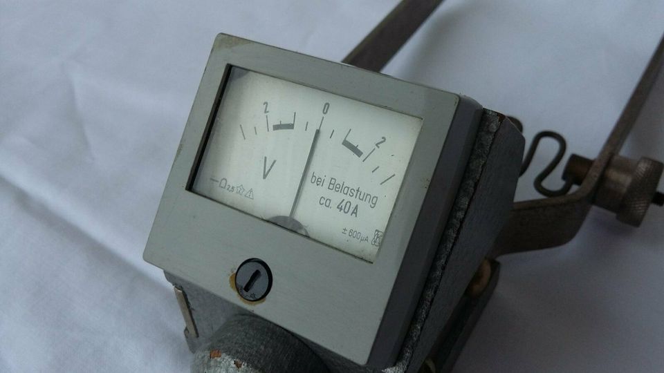 Antikes Voltmeter mit Holzgriff in Radebeul