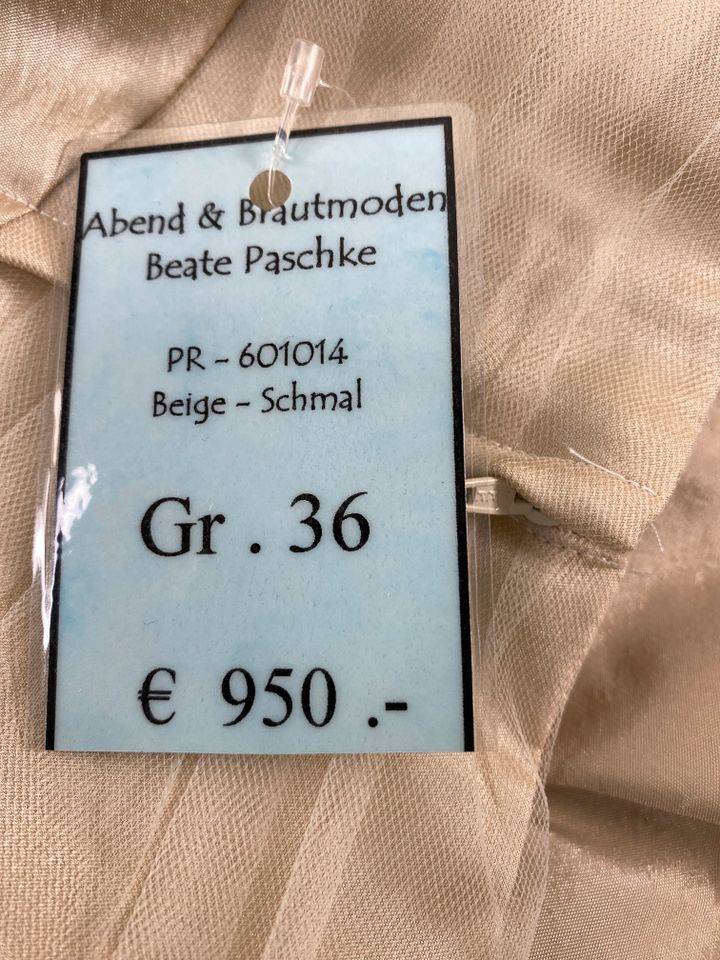 25 Stk. Brautmode Brautkleider Mix, Großhandel Textilien für Wiederverkäufer Restposten kaufen in Tanna