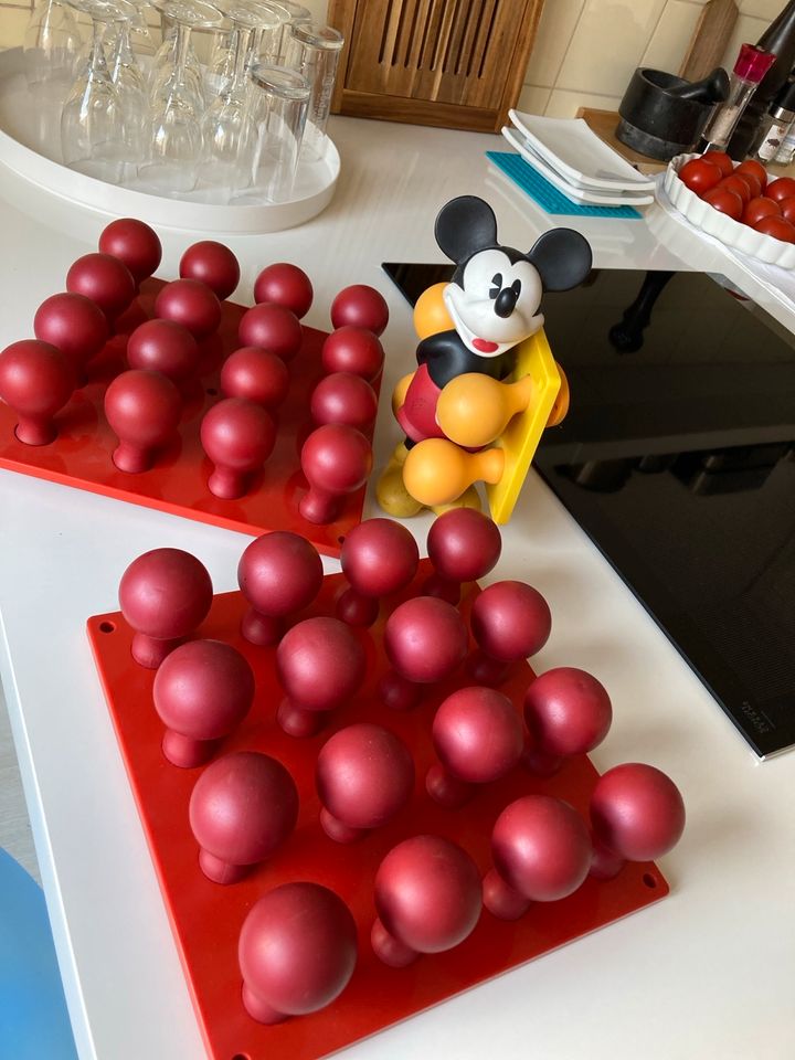 Bubbles Designobjekte Vintage rot und gelb plus Mickey Mouse in Mainz