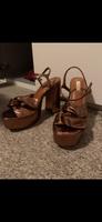 Goldene High Heels Dithmarschen - Barlt Vorschau