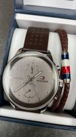 Unbenutzte Tommy Hilfiger Uhr mit Armband in Originalverpckung Bayern - Raubling Vorschau